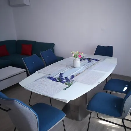 Galeb Osjecka Ulica 37 * Пула