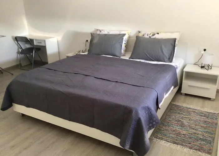 Galeb Osjecka Ulica 37 بولا