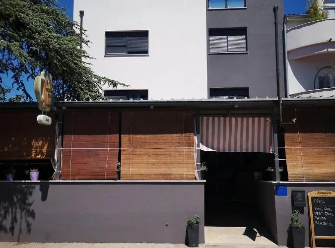 Galeb Osjecka Ulica 37 بولا