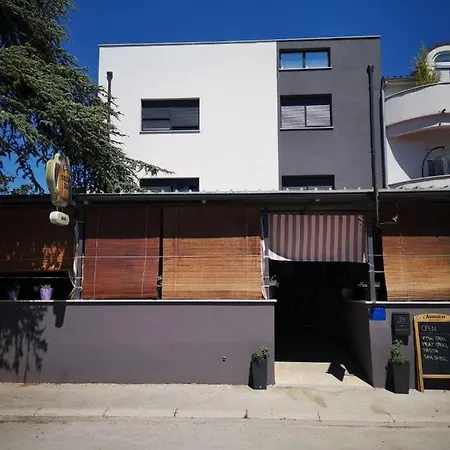 Galeb Osjecka Ulica 37 풀라