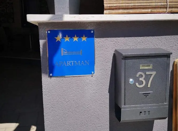 Апартаменти Galeb Osjecka Ulica 37 Пула