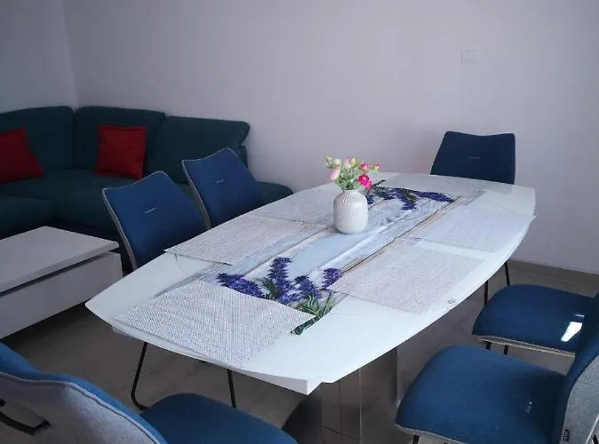 Galeb Osjecka Ulica 37 * Пула